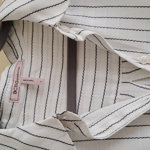 BCBGeneration Crossover Blouse, short sleeves with bow detail, Size S - Picture 2 of 4